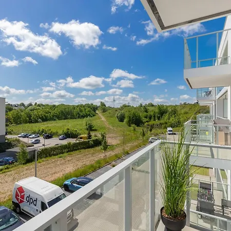 Modern In With Parking And Balcony By Renters Lejlighed