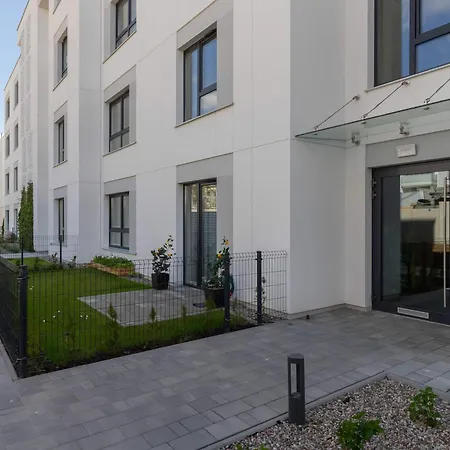 Modern In With Parking And Balcony By Renters Lejlighed *