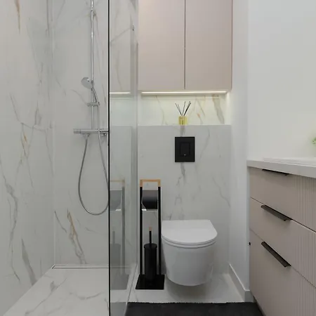 Modern In With Parking And Balcony By Renters Gdańsk