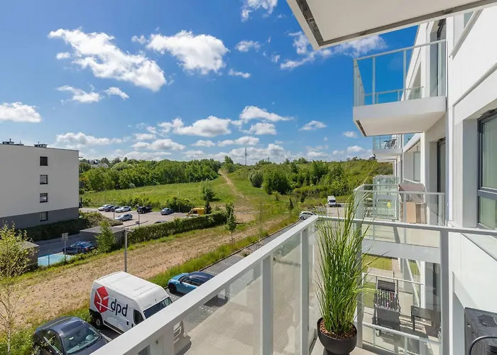 Modern In With Parking And Balcony By Renters Appartamento