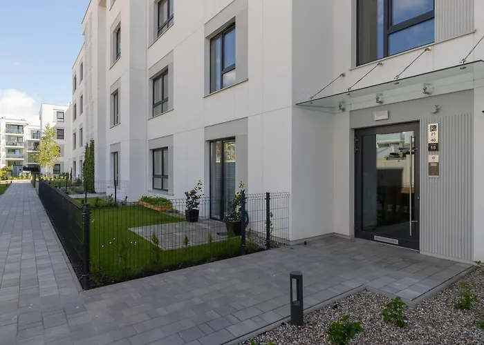 Modern In With Parking And Balcony By Renters Appartamento *