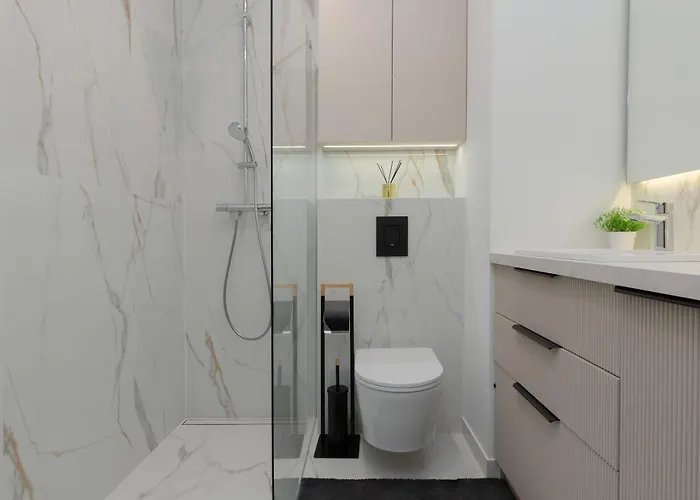 Modern In With Parking And Balcony By Renters Danzica